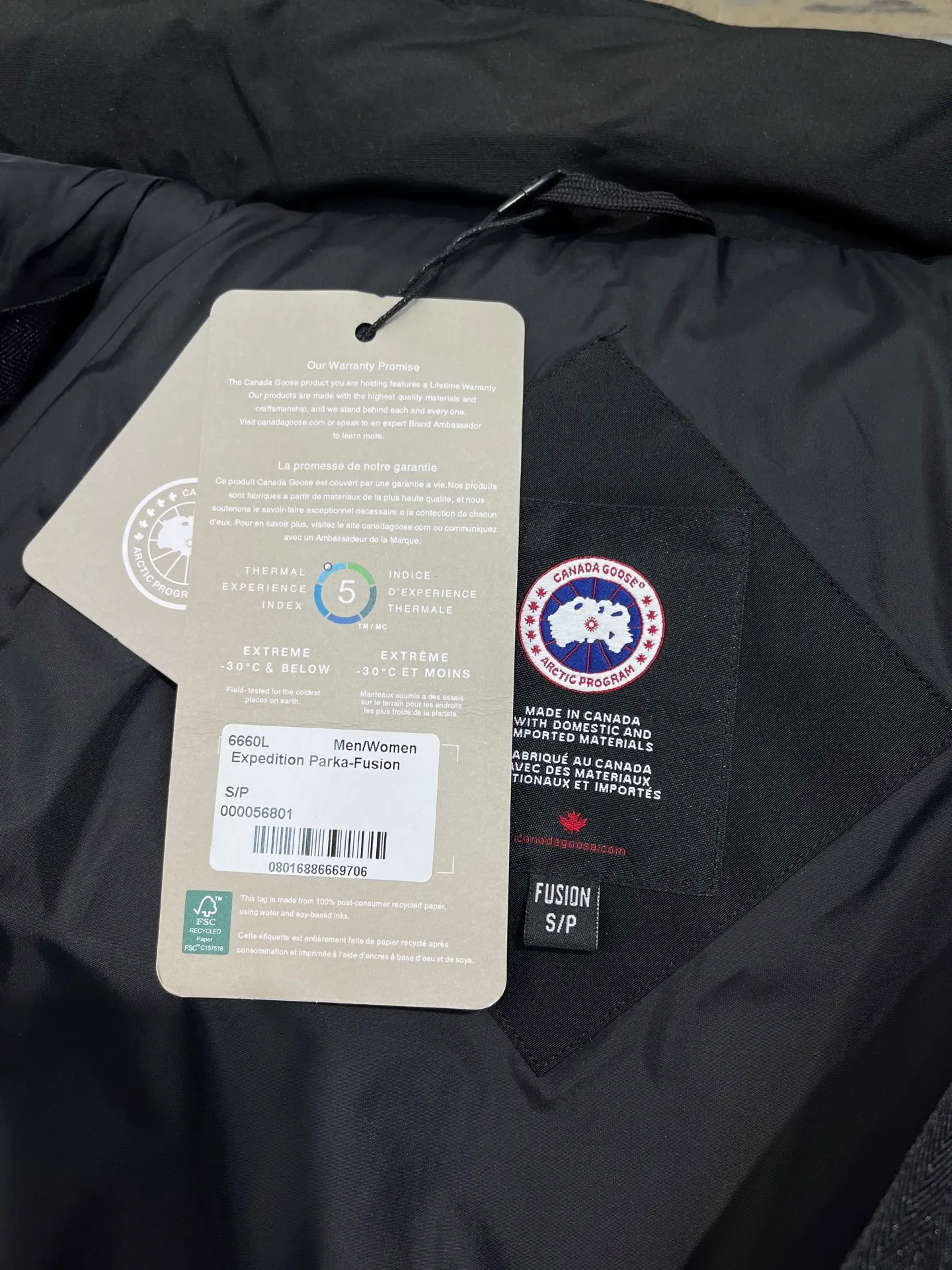 P840 Canada goose🌟 Canada Goose 07 models All in stock, 6 colors, I will never stop stocking this winter All original factory customization All details strictly required have been corrected since the beginning of this year Detachable fur collar! The workmanship and wiring are very straight! A big goose is enough for a winter. Size: 1. 90% white duck down from a conscientious manufacturer (some people brag about their own goose down, please search it on your own. Goose down is warmer and less fluffy than duck down, so good down jackets are all white duck down. There is no such thing as white goose down) 2. Upgraded fabrics with moderate hardness, waterproof, windproof and anti-fouling (Arctic Tech fabrics imported from South Korea are not comparable to fabrics dyed by some small workshops) 3. YKK No. 10 authentic zippers (Japanese customized YKK zipper, silky smooth, not stuck, officially designated) 4. Western Canadian wolf hair (Wolf hair is divided into eastern, central, and western. Western wolf hair is light in color, dense, and has good thermal insulation effect. It is the genuine Canada Goose grade) Let’s analyze and explain some details of the production 1. First, sew the liner and then fill it with down (some small factories and small workshops first fill it with down and then sew) Why? The technology is not up to par and the hardware conditions are not enough! ! ! For this step alone, we need to spend more time and money. 2. Filling the inner tank with down. We are all down filling machines to ensure that the down weight of each pill is the same. There is a video (small factory, small workshop is stuffed by hand). Why? The hardware conditions are not enough. A machine costs more than 100,000 yuan. Small factories simply cannot buy it. This means that the weight of the down in each liner cannot be guaranteed, and the warmth of high-end down jackets cannot be guaranteed. 3. For the needles of the sewing machine, we all use the top-notch No. 7 needles (small factories all use No. 10 needles). The finer the needle, the finer the needle eye, which reduces the risk of velvet and velvet running. 4. Wolf fur collar We are all spliced in whole or in large pieces (small factories mostly use broken pieces) The warmth retention of wolf fur is very good, but the splicing of scraps cannot guarantee the warmth. Color: Black, white, gray camouflage, sci-fi blue camouflage, green camouflage, sky blue, dark blue, cool gray, red. Professional Canada goose producers, we are enough this winter! We would like to sincerely thank everyone who buys our down jackets!  size：xs-xl